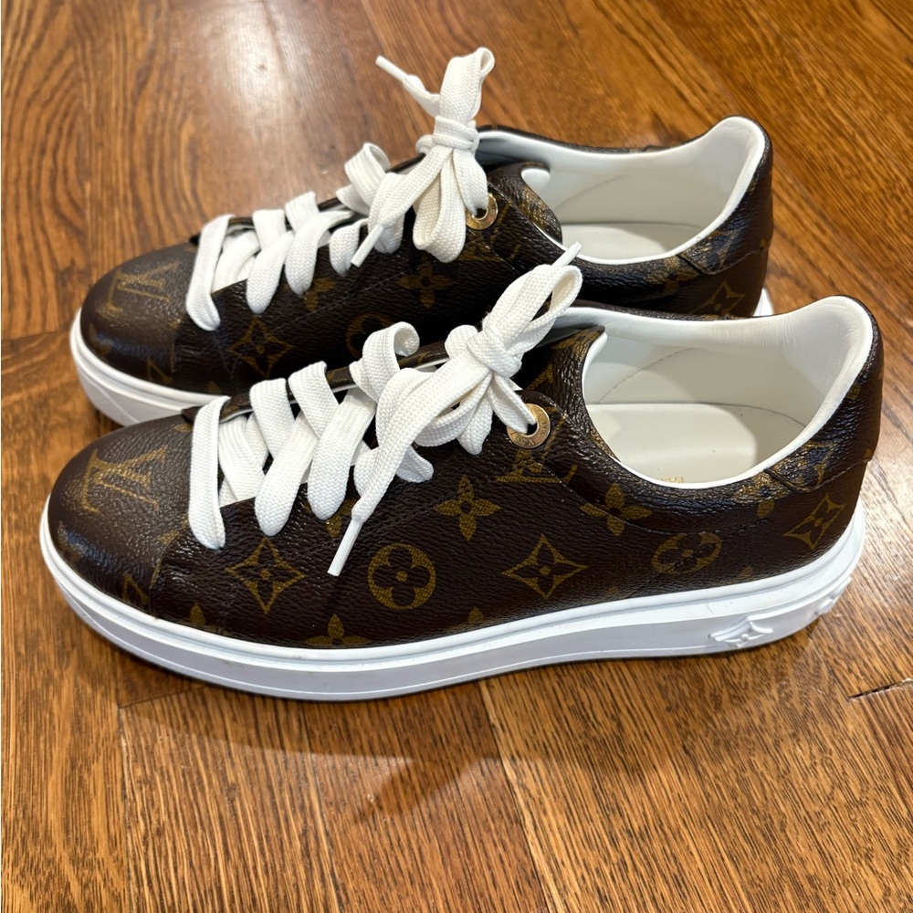 Louis Vuitton Brown Monogram Low-Top Sneakers with White Accents - Picture 2 of 7